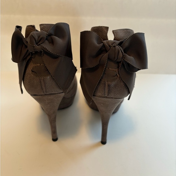 NWT! VERA WANG ROYCE PLATFORM SUEDE SPIKED HEEL BOOTIE BOOTS - Picture 3 of 8